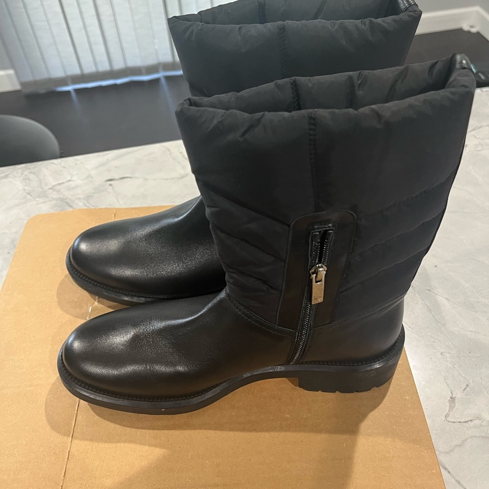 Aquatalia Black Leather Zipper Boot Size 9 W